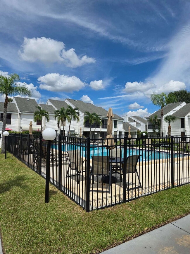 Building Photo - Condo For rent in Palms of Tarpon Springs