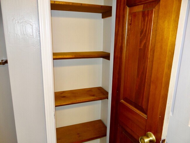 Building Photo - 2 bedroom unfurnished LONG TERM RENTAL in Fairway Ridge