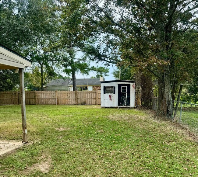 Building Photo - 133 Seminole Ave