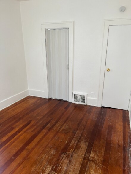 Building Photo - 520 Somerset Ave