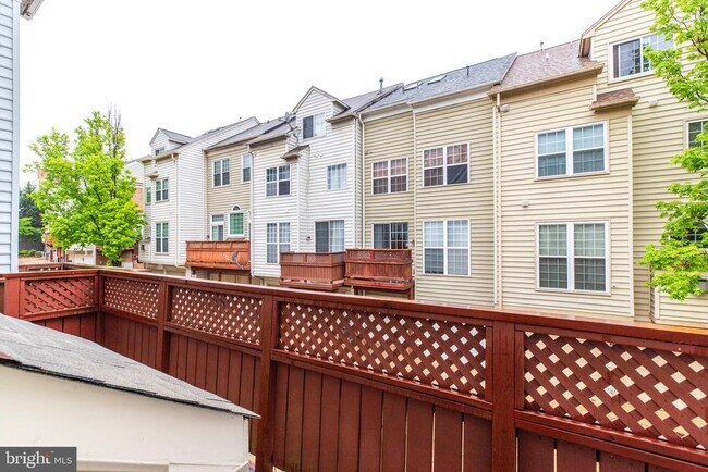 Building Photo - 6021 Riddle Walk