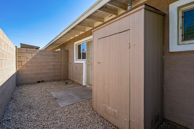 Building Photo - 818 W Osborn Rd