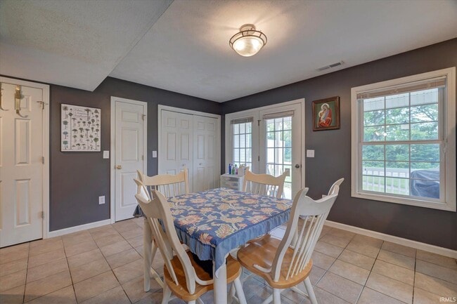 Building Photo - 1369 S Stella Dr