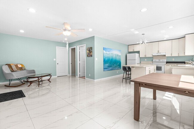 Building Photo - Upgraded 5 bedroom, 3 bath home