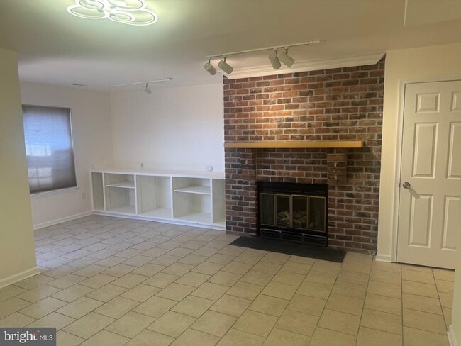 Building Photo - 90 English Run Cir