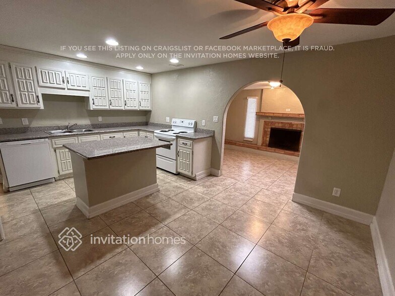 Building Photo - 15218 N 38th St