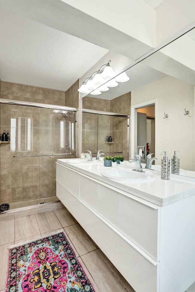 Building Photo - 5415 Harrison St