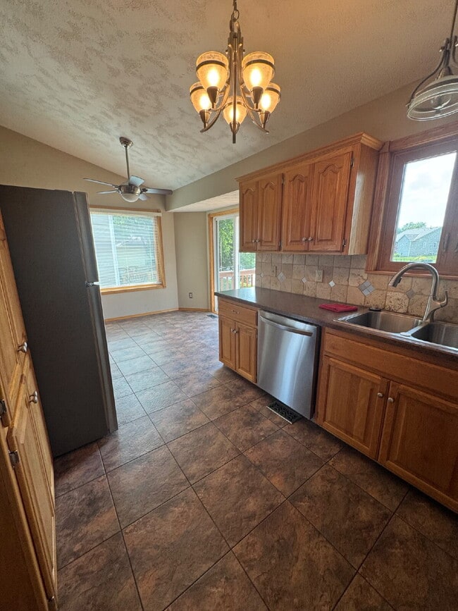 Building Photo - "Spacious 4-Bedroom Sanctuary with 3 Full Baths on Country View Drive, Derby - 3189 Sq Ft of Comf...