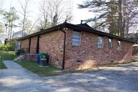 Building Photo - 2914 Skyland Dr NE