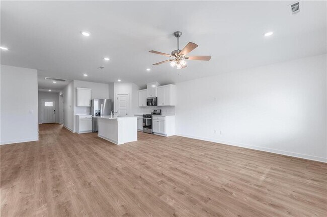 Building Photo - 4651 W Aurora St