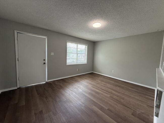 Building Photo - 119 Jelk St