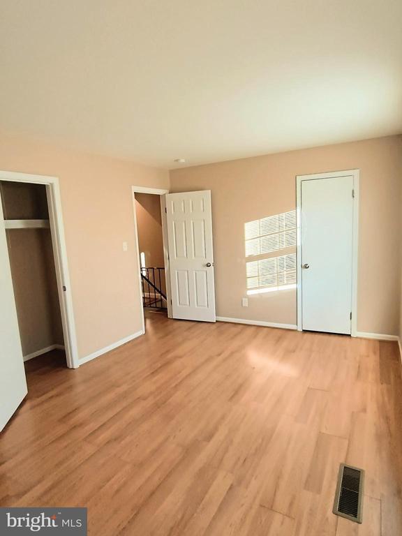 Building Photo - 337 Clay St