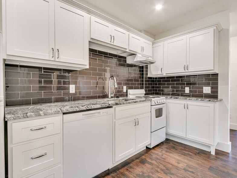 Building Photo - 2409 N Robinson Ave