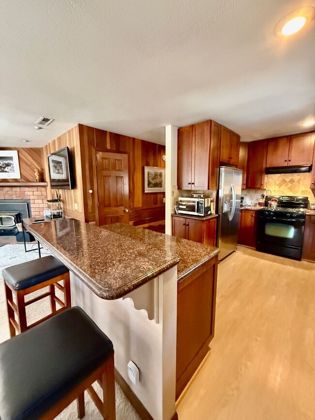 Building Photo - Furnished 3BD/2BA Near Eagle Lodge | Sunny Deck | Wood-Burning Fireplace | Garage