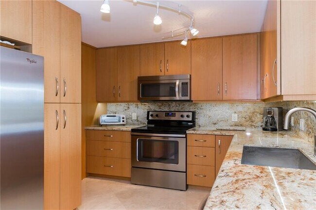 Building Photo - 1 Las Olas Cir