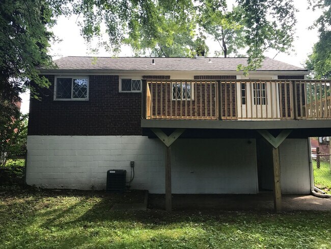 Building Photo - 424 Rose Ave