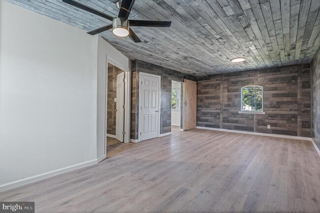 Building Photo - 312 N Hammonds Ferry Rd