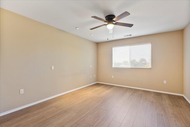 Building Photo - 14932 Isamar Ln