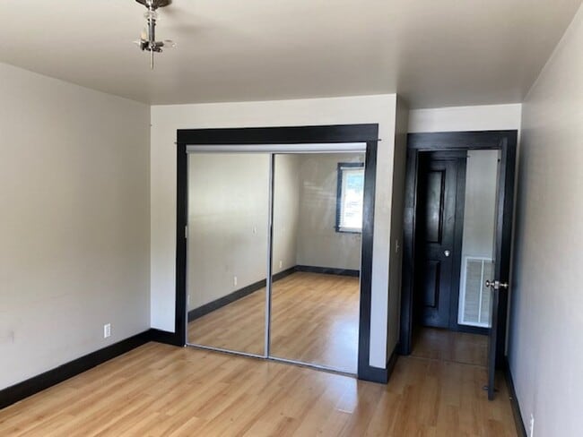 Building Photo - Nice updated condo unit close to downtown ...