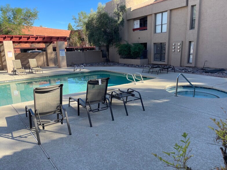 Building Photo - 3131 W Cochise Dr