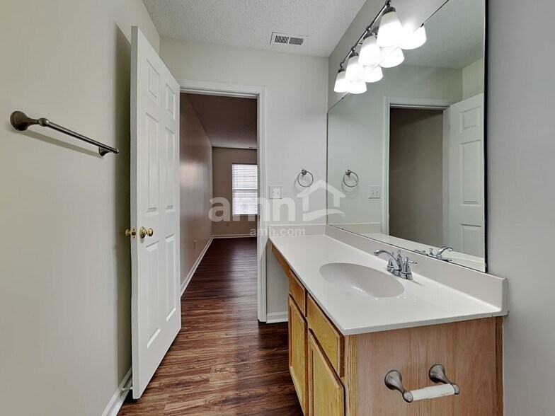 Building Photo - 5850 Mahogany Pl SW