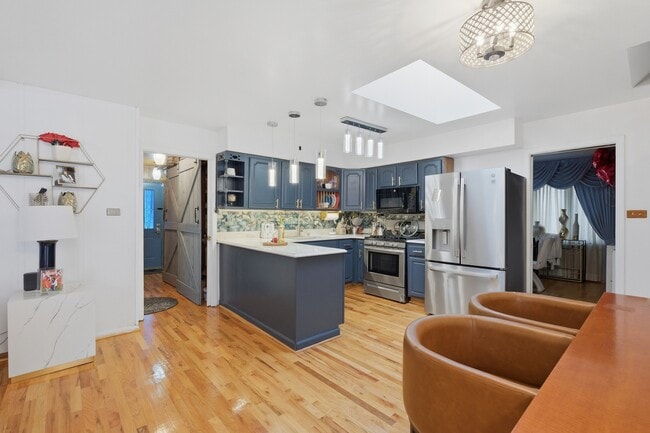 Building Photo - 9728 S Tripp Ave