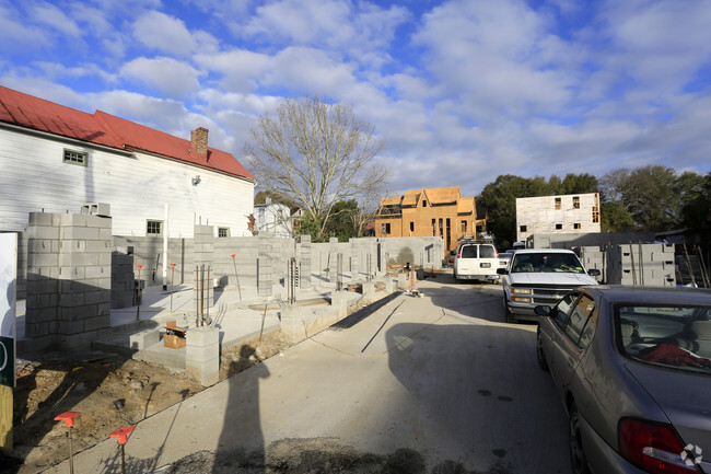 Building Photo - Sanctuary Court