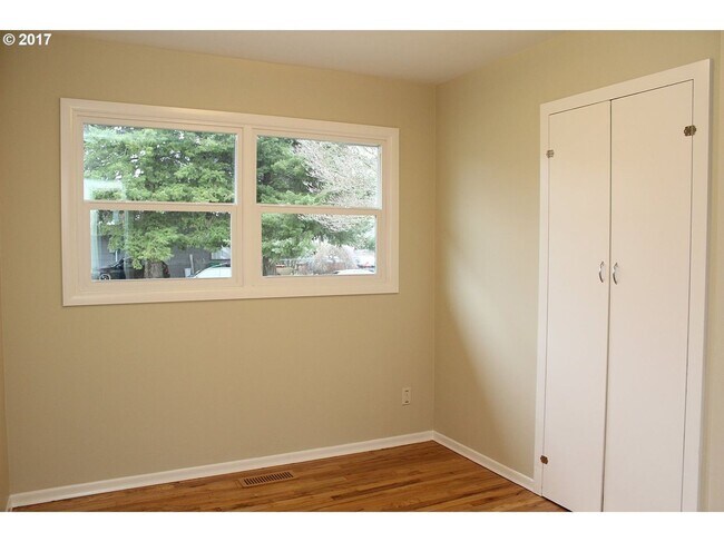 Building Photo - Charming Saint John's home with Washer/Dryer, Fenced Yard, Garage