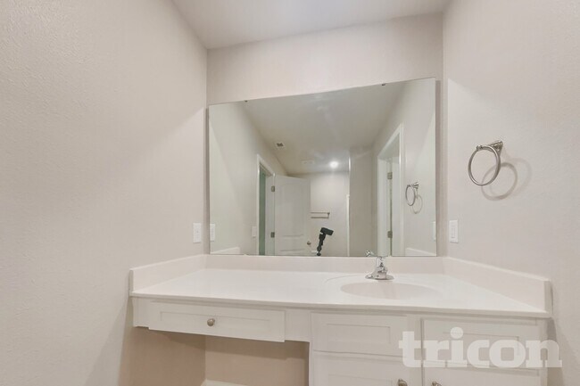 Building Photo - 4605 Hazelburn Dr