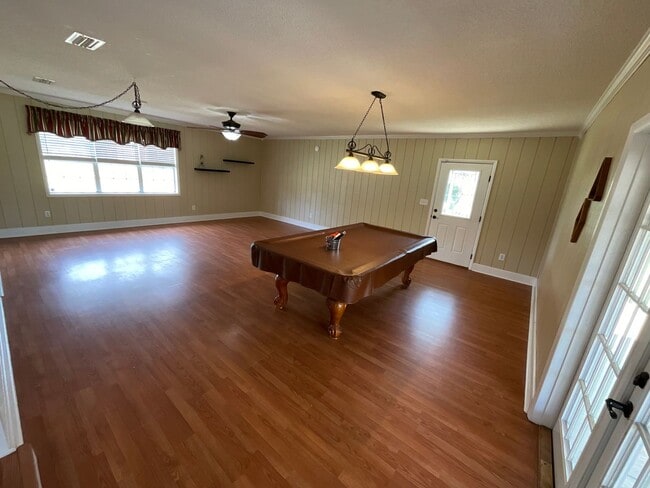 Building Photo - Gorgeous 3/2 Brick Home in Marianna with Bonus Room, Shed, and Fenced Back Yard!