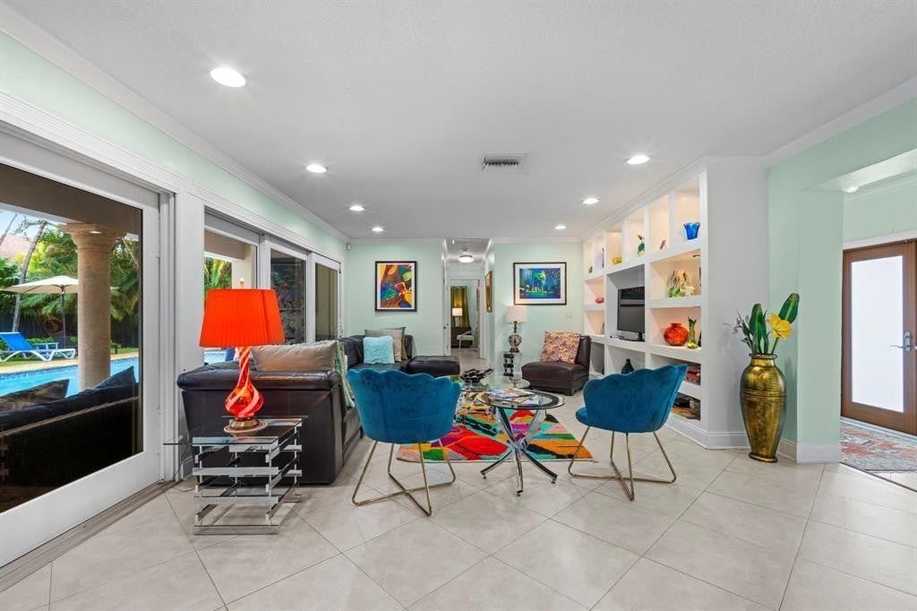 Building Photo - 2325 Barcelona Dr