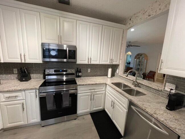 Building Photo - 7941 Laina Ln