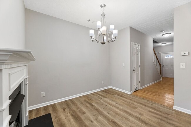 Building Photo - 2/2.5 Townhome in Great Flowery Branch loc...