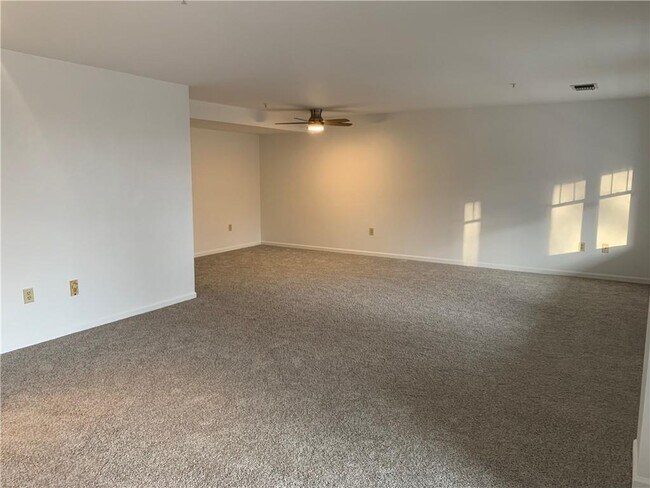 Building Photo - 53 Conanicus Ave