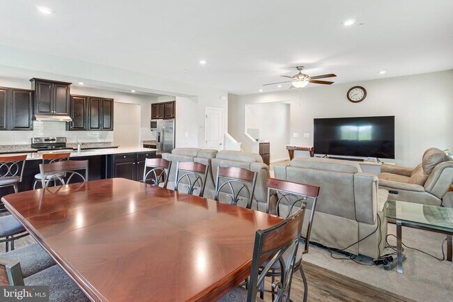 Building Photo - 11241 Wheeler Ridge Dr