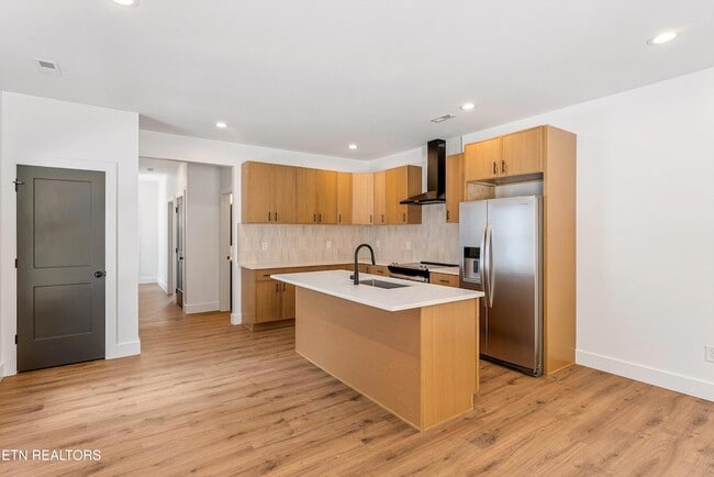 Building Photo - 3425 Garden Dr