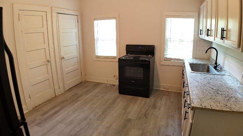 Building Photo - 129 Rice St