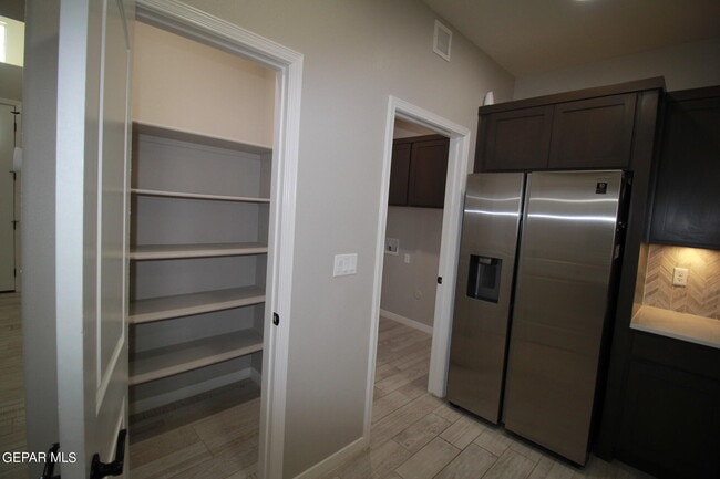 Building Photo - 509 Cedarwood Ave