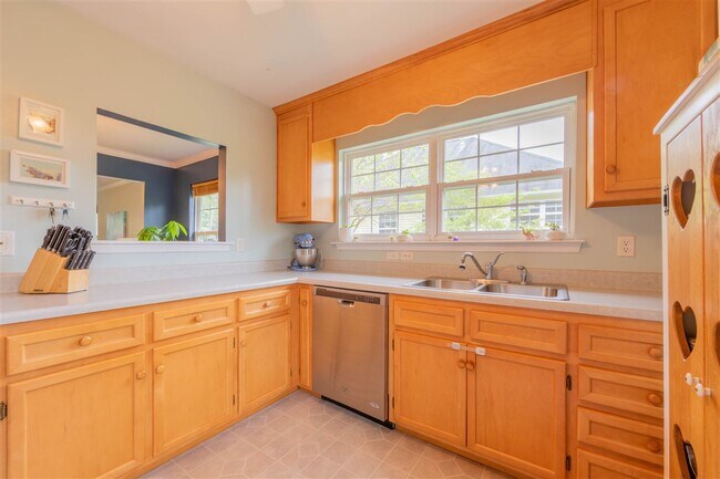 Building Photo - 115 Chisholm Pl