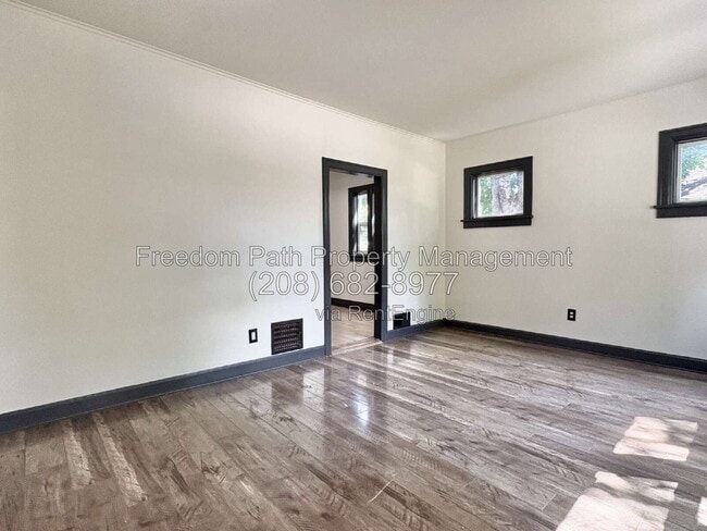 Building Photo - 912 N C St