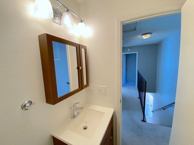 Building Photo - 3 Bedroom Townhouse North Reno - 2 Car Attached Garage/Mountain Views