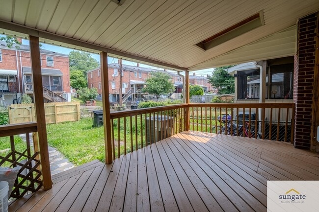 Building Photo - 1704 Redwood Ave