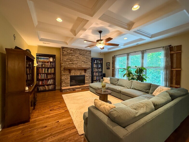 Building Photo - 4006 Tremont Dr