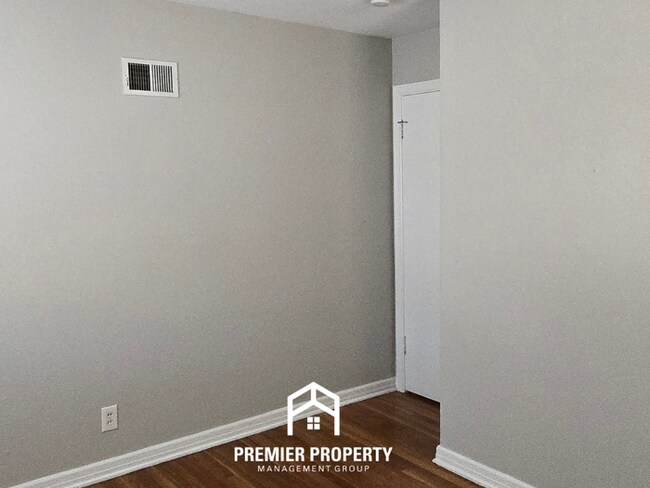 Building Photo - Charming 3BR St. Louis Home w/ Hardwood Floors, Dining Room & Garage