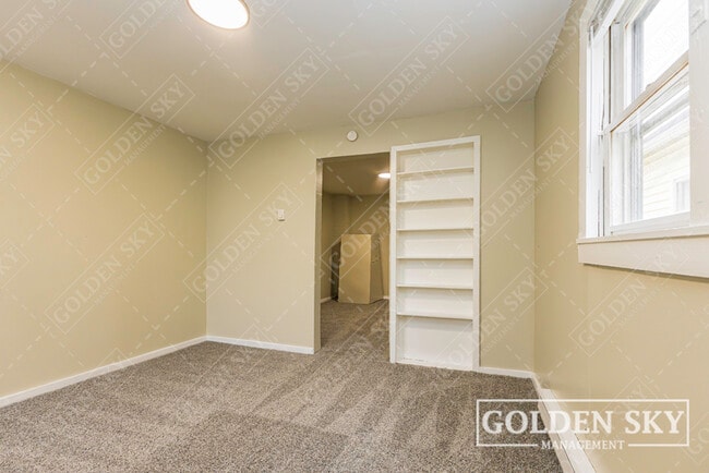 Building Photo - 619 S Mound St