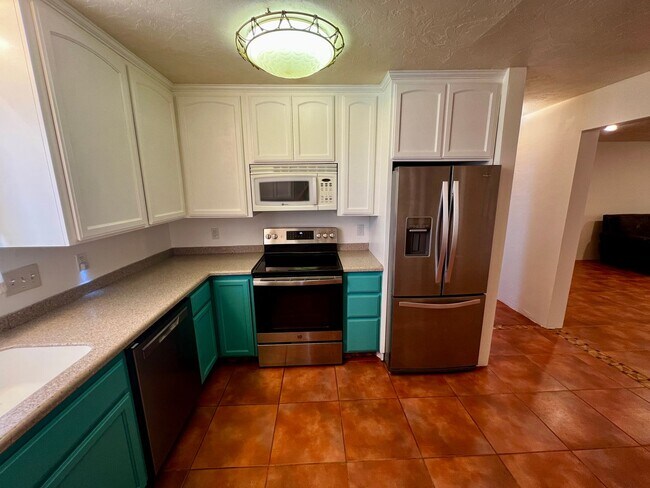 Building Photo - Charming 3-Bedroom Home for Rent in Landers, CA w SPA