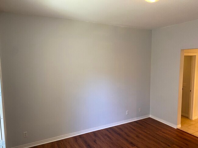 Building Photo - 101 Hallmark