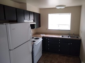 Building Photo - 1123 Cedar Ln