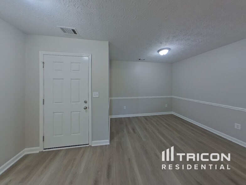 Building Photo - 2252 Red Rose Ln