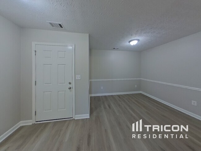 Building Photo - 2252 Red Rose Ln